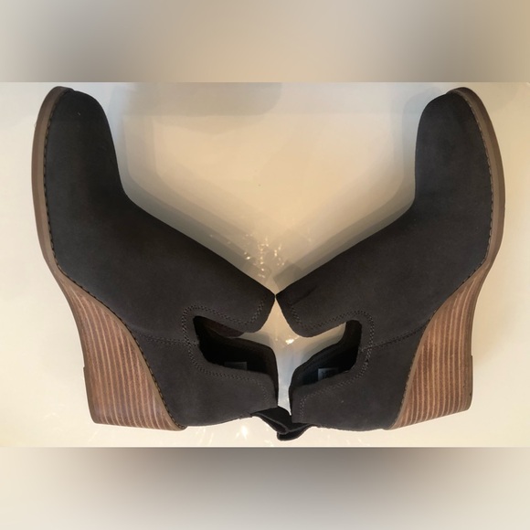 Ladies size 8.5 Toms wedge boots - Picture 7 of 8
